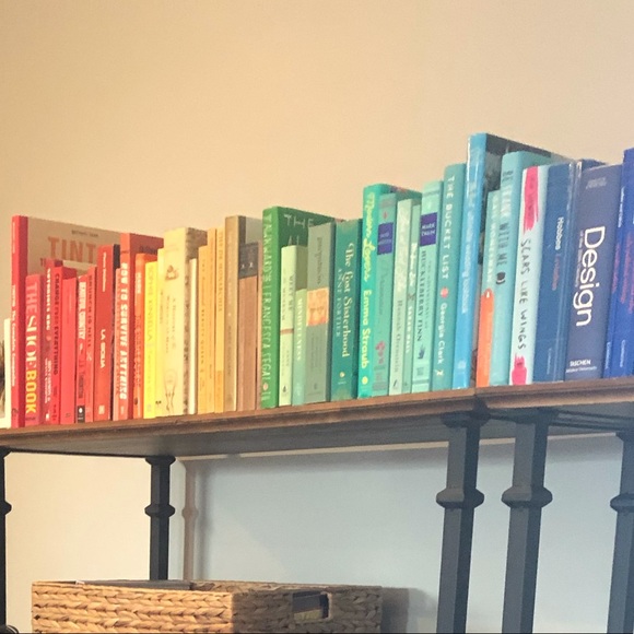 Books - Picture 3 of 4